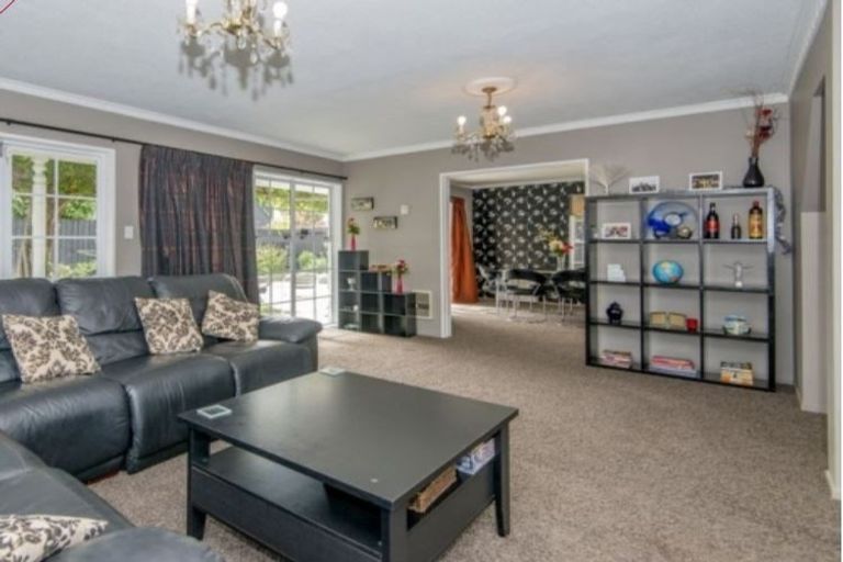 Photo of property in 244 Memorial Avenue, Burnside, Christchurch, 8053