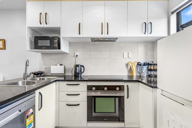 Photo of property in Rf202b, 19/18 Hewlett Road, Massey, Auckland, 0614