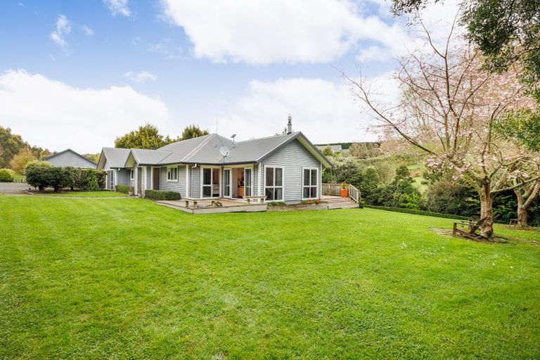 Photo of property in 35 Oram Drive, Turitea, Palmerston North, 4472