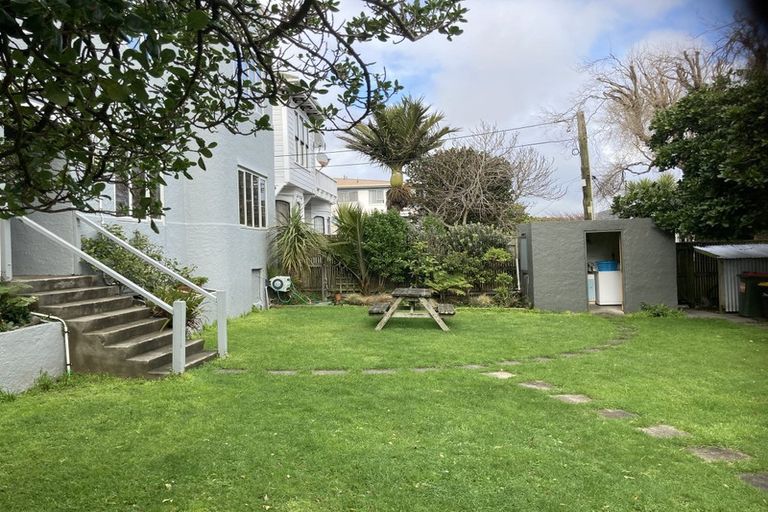 Photo of property in Hamilton Flats, 9u4 Hawker Street, Mount Victoria, Wellington, 6011