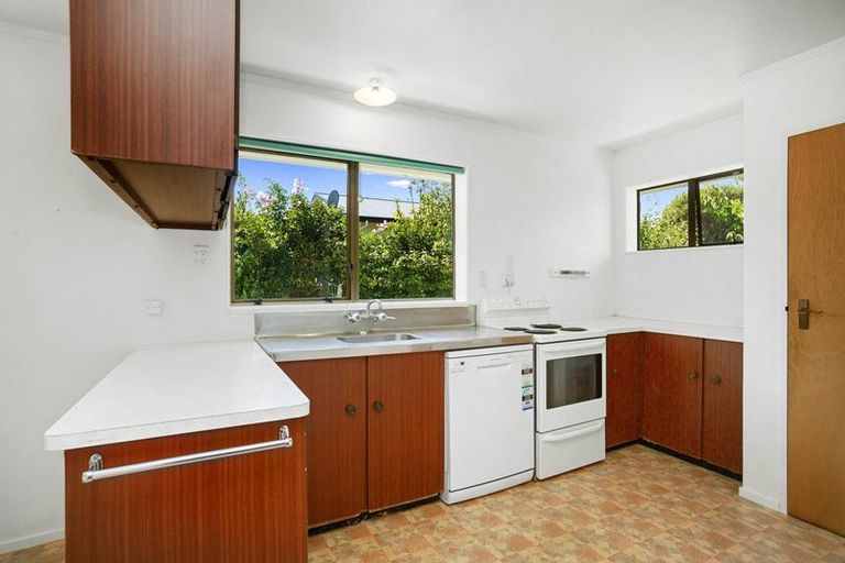 Photo of property in 18 Rossiter Street, Tawa, Wellington, 5028