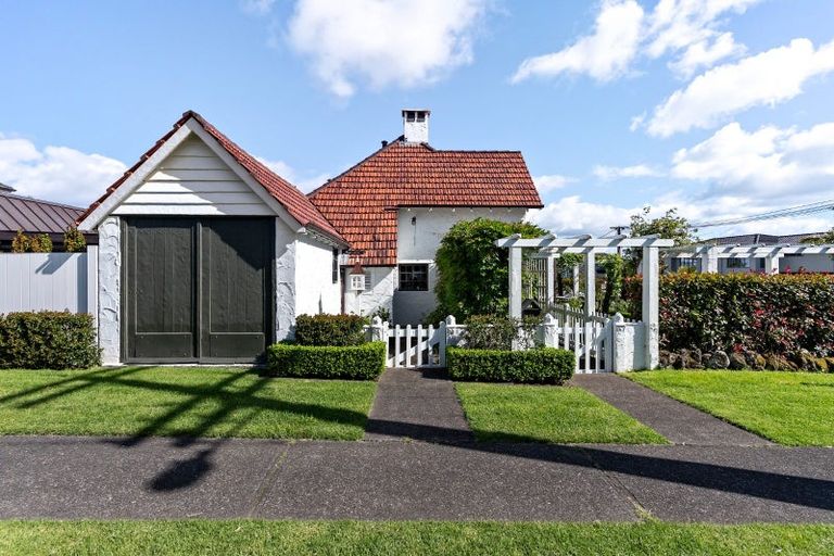 Photo of property in 14 Rewiti Avenue, Takapuna, Auckland, 0622