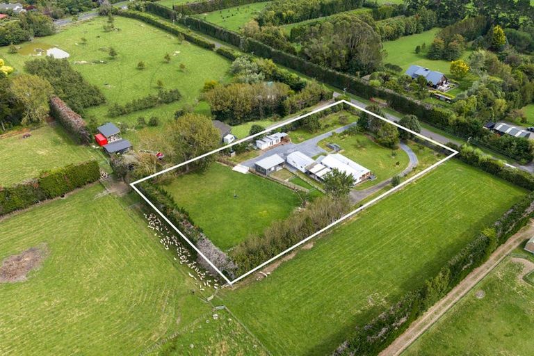Photo of property in 28 Arcus Road, Te Horo, Otaki, 5582
