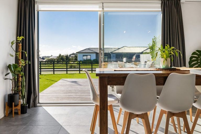 Photo of property in 11 Wheriko Avenue, Glenbrook, Waiuku, 2681