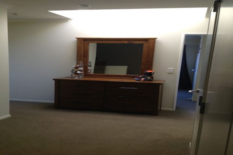 Photo of property in 36b Tamworth Crescent, Newlands, Wellington, 6037