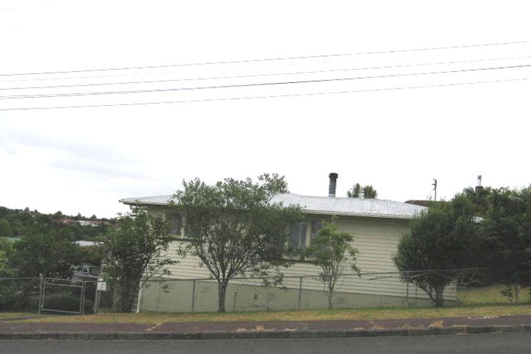 Photo of property in 2 Tonkin Drive, Sunnynook, Auckland, 0620