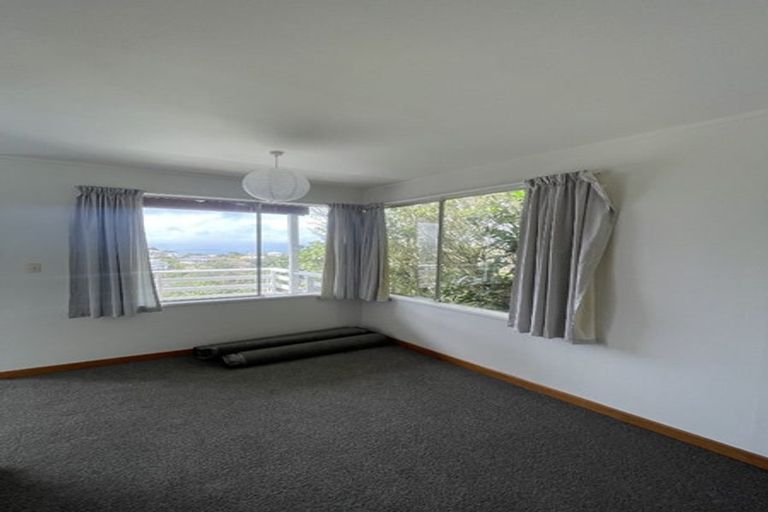 Photo of property in 13-13a Espin Crescent, Karori, Wellington, 6012