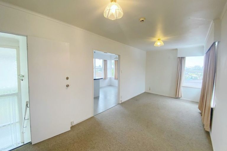 Photo of property in 14 Meadowvale Avenue, Forrest Hill, Auckland, 0620