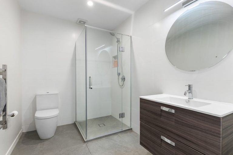 Photo of property in 12 Hyde Road, Rothesay Bay, Auckland, 0630