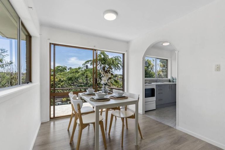 Photo of property in 2/12 Hollyhock Place, Browns Bay, Auckland, 0630