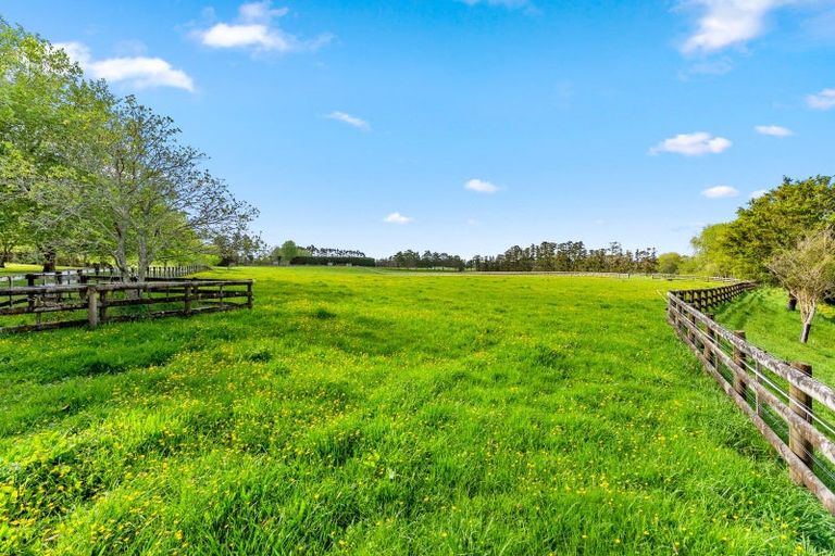 Photo of property in 42 Dysart Lane, Kumeu, 0891