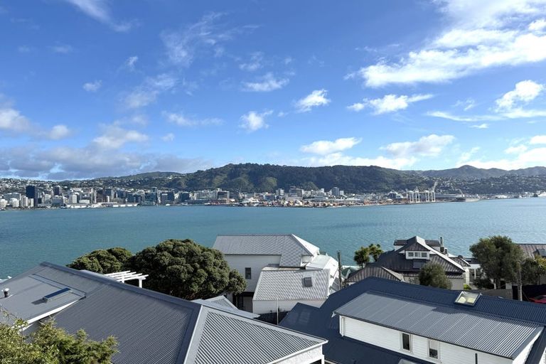 Photo of property in 4/2 Grafton Road, Roseneath, Wellington, 6011