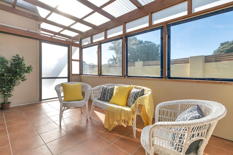 Photo of property in 11k Clearwater Cove, West Harbour, Auckland, 0618