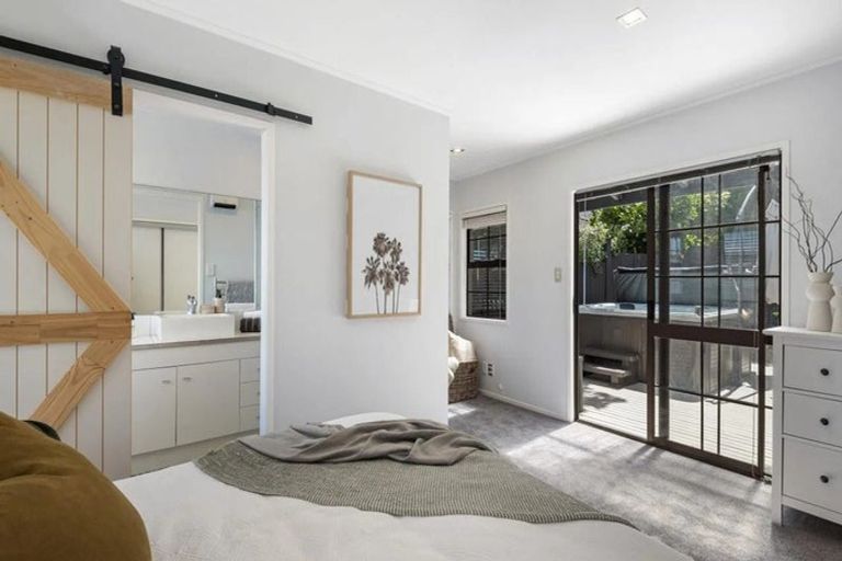 Photo of property in 8 Bellcroft Place, Belmont, Auckland, 0622