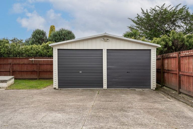 Photo of property in 15 Poaka Avenue, Dinsdale, Hamilton, 3204