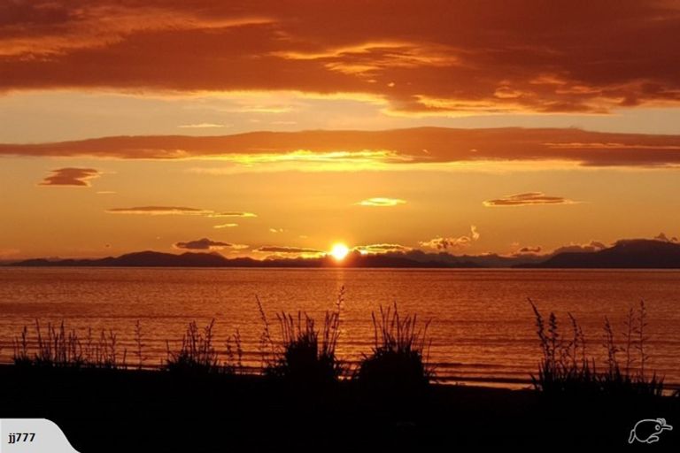 Photo of property in Ocean Apartments, 44 Marine Parade, Paraparaumu Beach, Paraparaumu, 5032