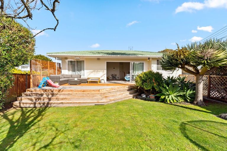 Photo of property in 1/296 Wairau Road, Glenfield, Auckland, 0629