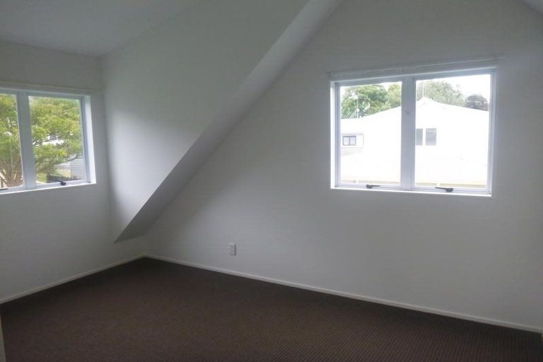 Photo of property in 30 Forest Hill Road, Henderson, Auckland, 0612