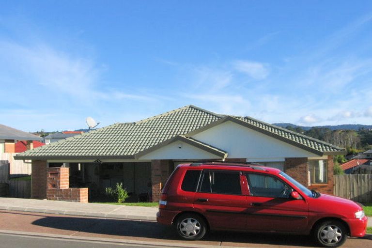 Photo of property in 17 Fleetwood Drive, Henderson, Auckland, 0612