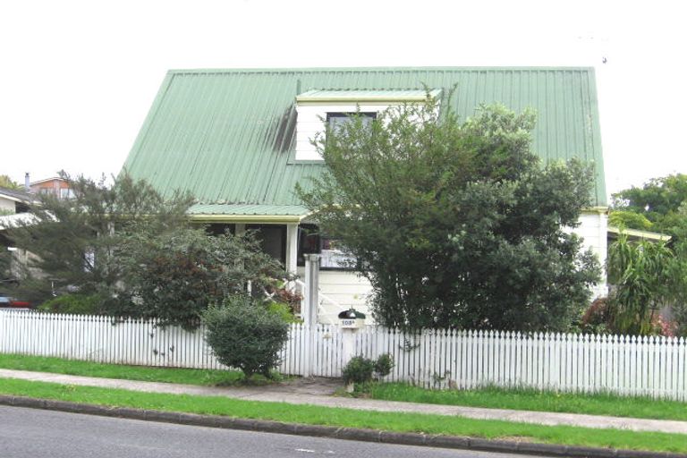 Photo of property in 108m Colwill Road, Massey, Auckland, 0614