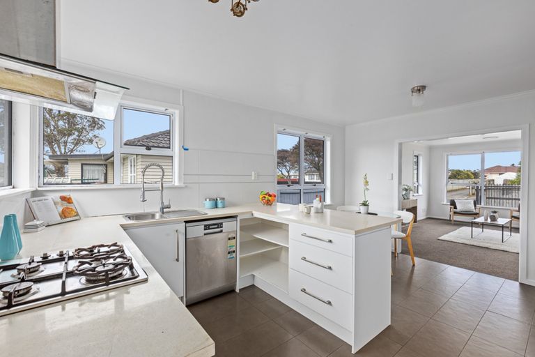 Photo of property in 29 Lavinia Crescent, Mangere East, Auckland, 2024