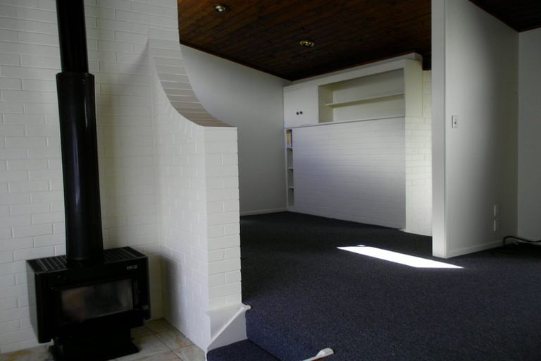 Photo of property in 21 Howard Road, Northcote, Auckland, 0627