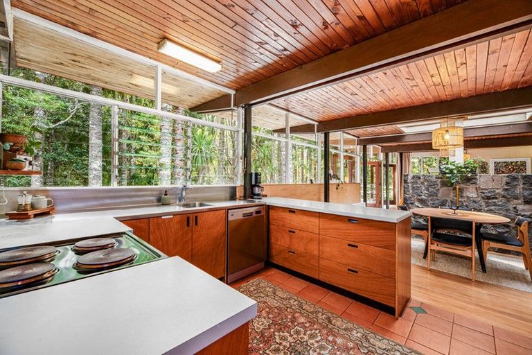Photo of property in 30 Kopiko Road, Titirangi, Auckland, 0604