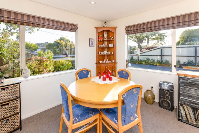 Photo of property in 4 Daniels Road, Redwood, Christchurch, 8051