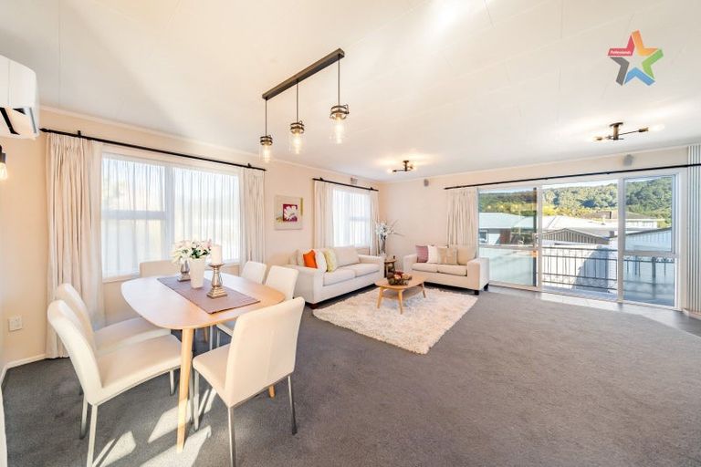 Photo of property in 11 Mimihau Grove, Wainuiomata, Lower Hutt, 5014