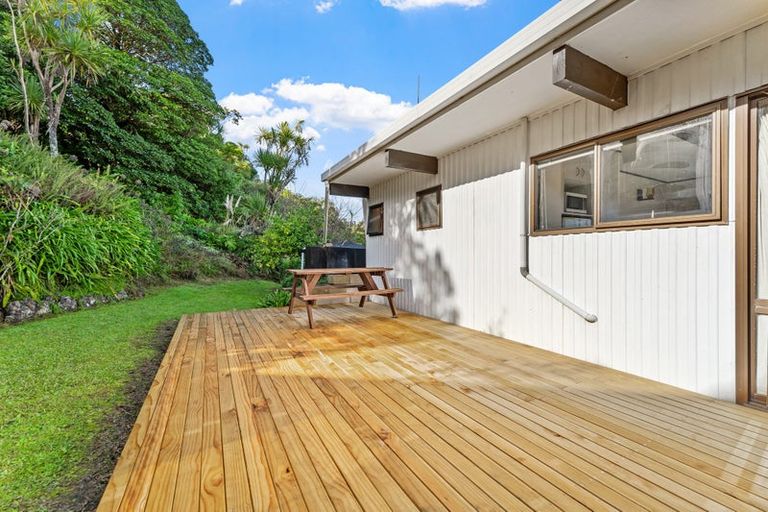 Photo of property in 32 Zita Avenue, Matakatia, Whangaparaoa, 0930