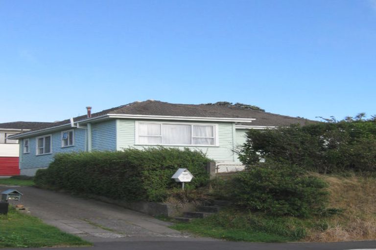 Photo of property in 46 Horokiwi Road West, Newlands, Wellington, 6037
