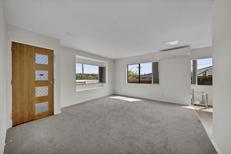 Photo of property in 2/25 Sunnyfield Crescent, Glenfield, Auckland, 0629