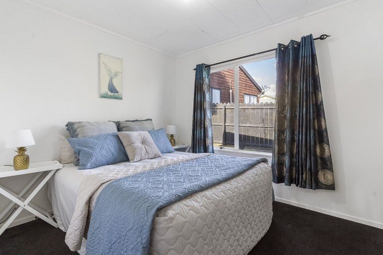 Photo of property in 1/39 Riverton Drive, Randwick Park, Auckland, 2105