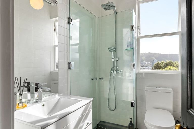 Photo of property in 66 Roxburgh Street, Mount Victoria, Wellington, 6011