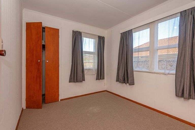 Photo of property in 50 Pahiatua Street, Hokowhitu, Palmerston North, 4410