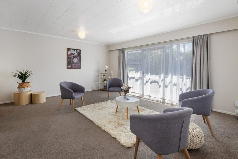 Photo of property in 12 Kahikatea Grove, Paparangi, Wellington, 6037