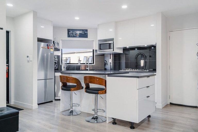 Photo of property in 1 Kohuora Lane, Papatoetoe, Auckland, 2025