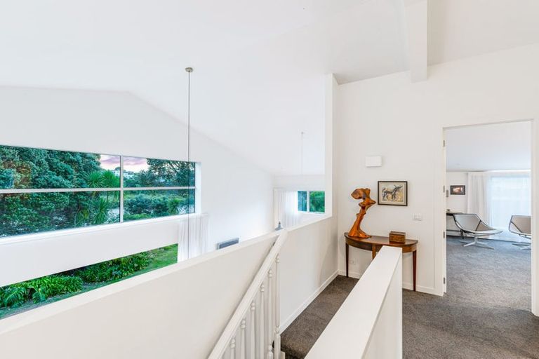 Photo of property in 16a Renata Crescent, Te Atatu Peninsula, Auckland, 0610