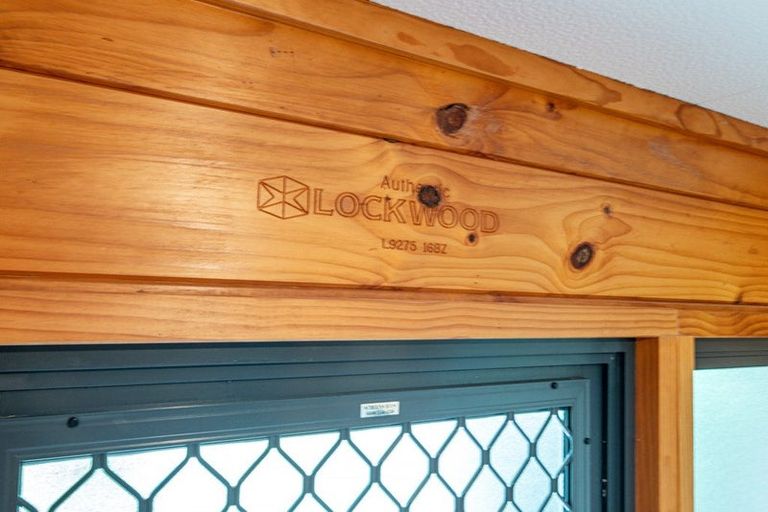 Photo of property in 96b Rosier Road, Glen Eden, Auckland, 0602