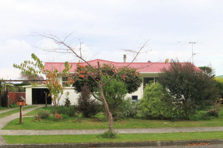 Photo of property in 6 Matai Street, Waikanae, 5036