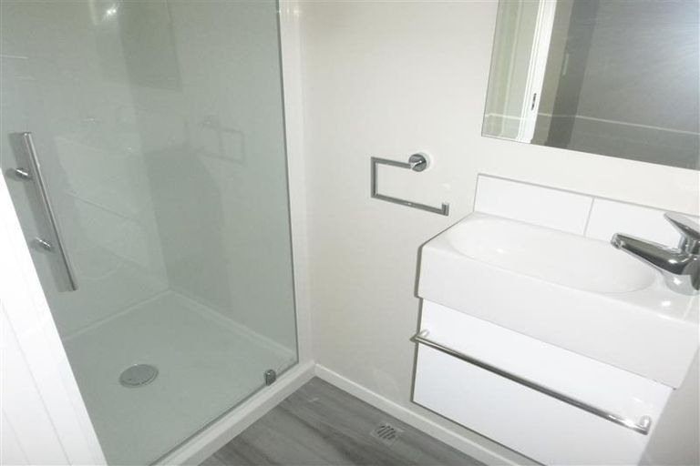 Photo of property in 20u8 Glanmire Road, Newlands, Wellington, 6037