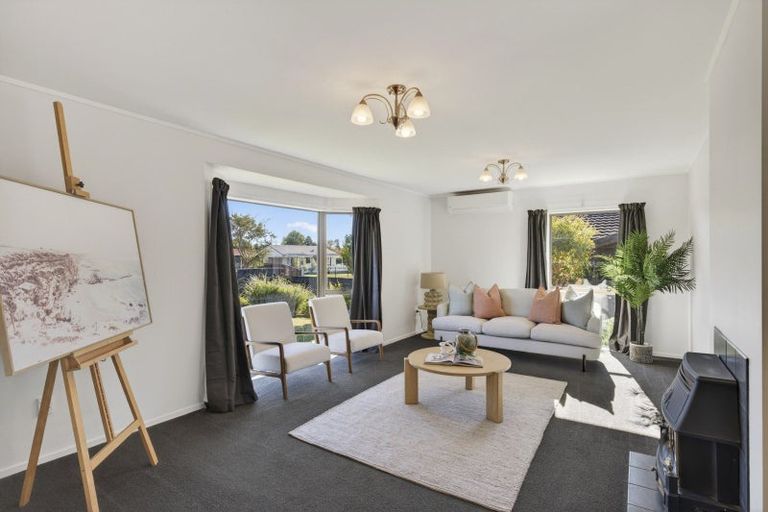 Photo of property in 60 Heta Road, Highlands Park, New Plymouth, 4312