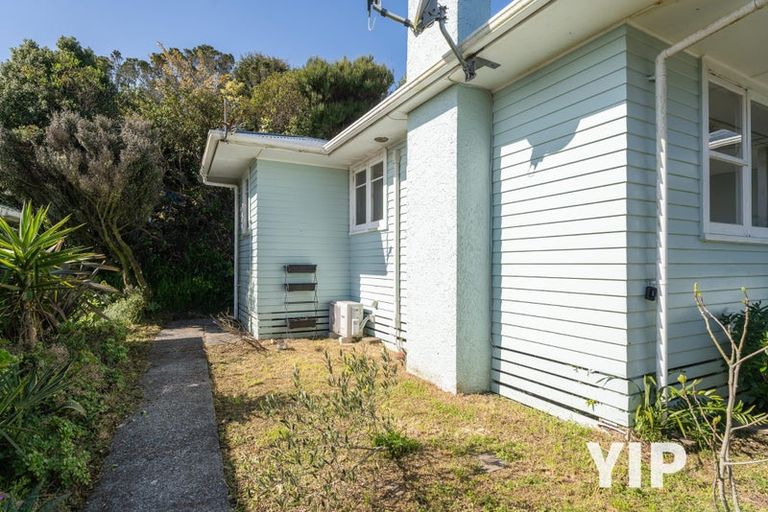 Photo of property in 58 Kenmore Street, Newlands, Wellington, 6037