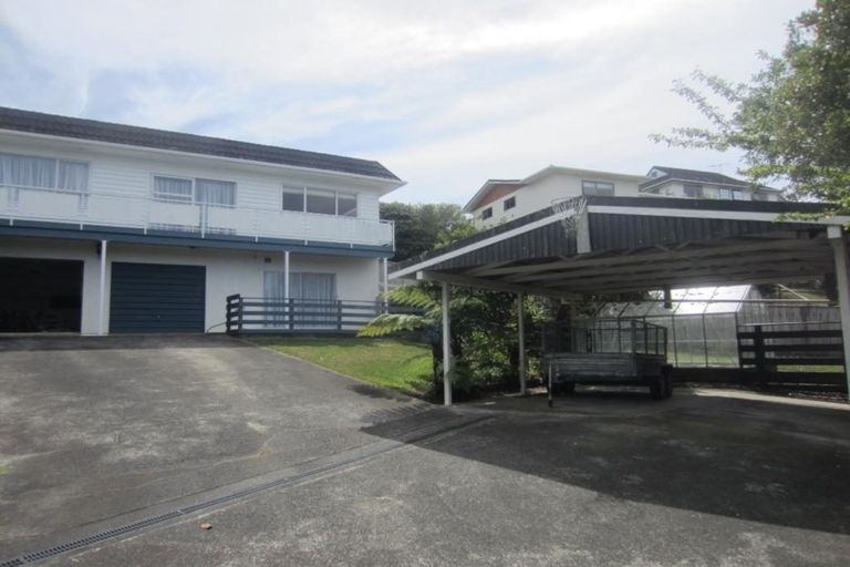Photo of property in 3 Saint Hildas Glade, Tawa, Wellington, 5028