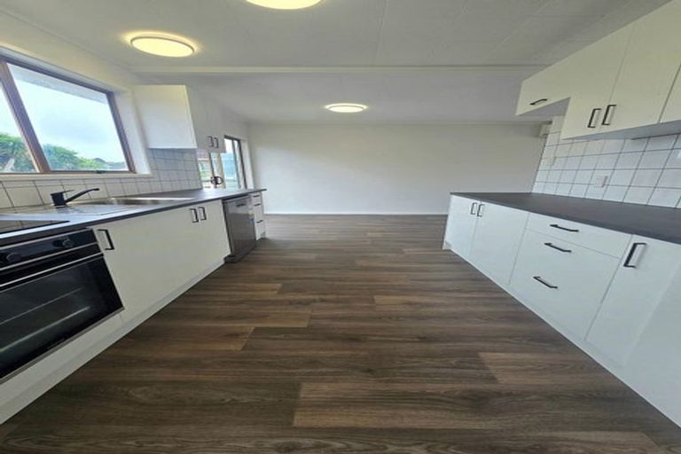 Photo of property in 91 Archmillen Avenue, Pakuranga Heights, Auckland, 2010