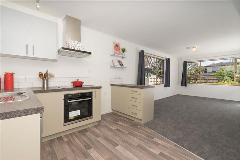 Photo of property in 70 Taikata Road, Te Atatu Peninsula, Auckland, 0610