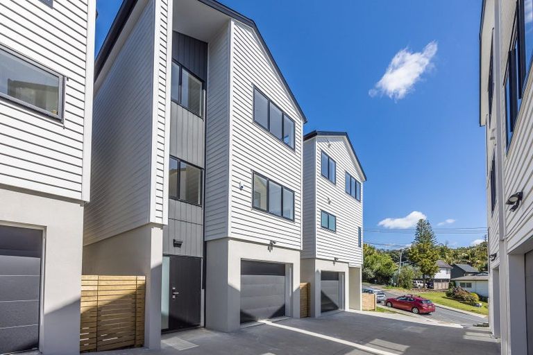 Photo of property in 17b Hogans Road, Glenfield, Auckland, 0629