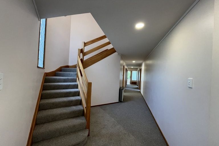 Photo of property in 6 Bushview Place, Upper Vogeltown, New Plymouth, 4310