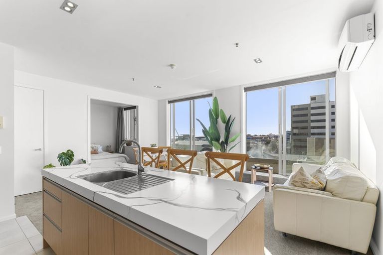 Photo of property in 22 Liardet Apartments, 303/22 Liardet Street, New Plymouth, 4310