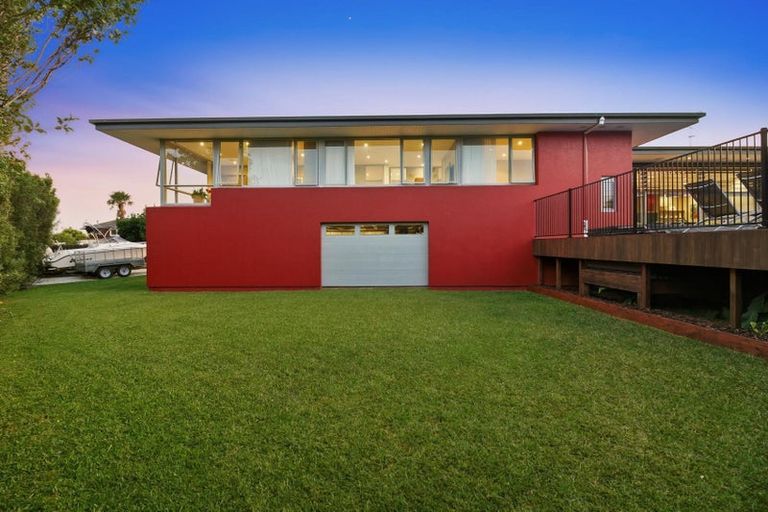 Photo of property in 12 Highlight Parade, Te Atatu South, Auckland, 0610
